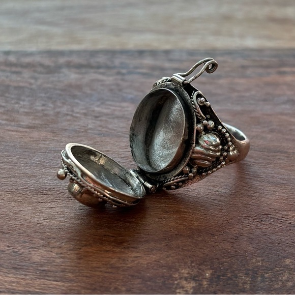 Sterling Silver Poison Locket Ring with Blue Topaz size 7 - Picture 3 of 8